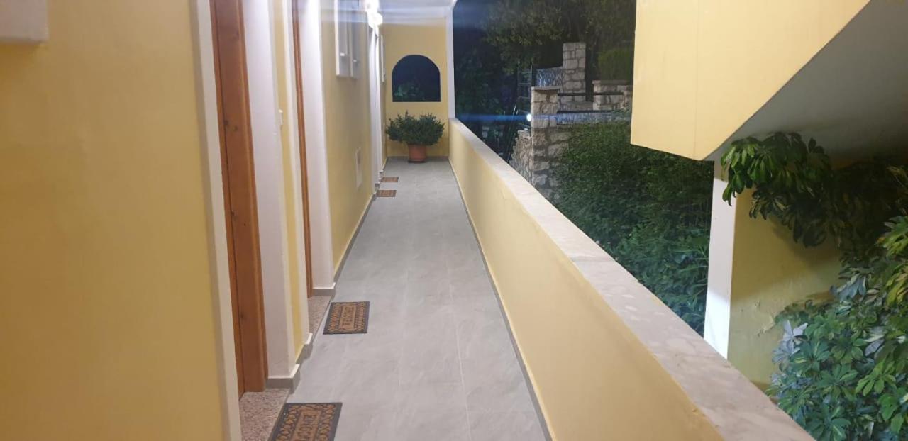 Apart-Hotel Llazari Himara Kültér fotó