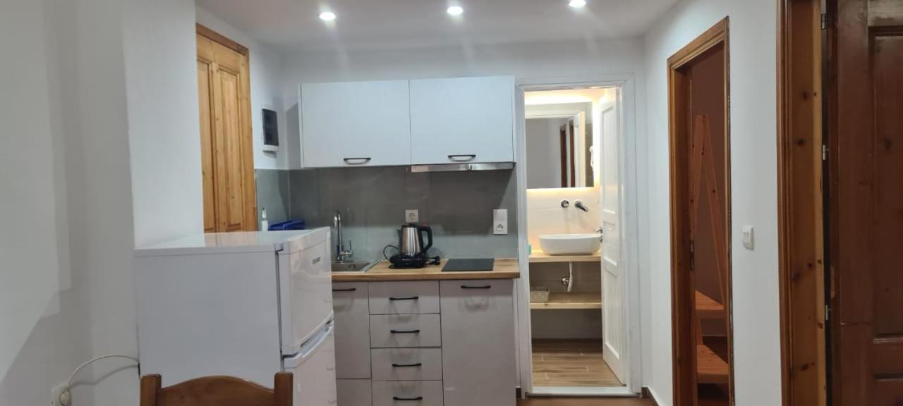 Apart-Hotel Llazari Himara Szoba fotó