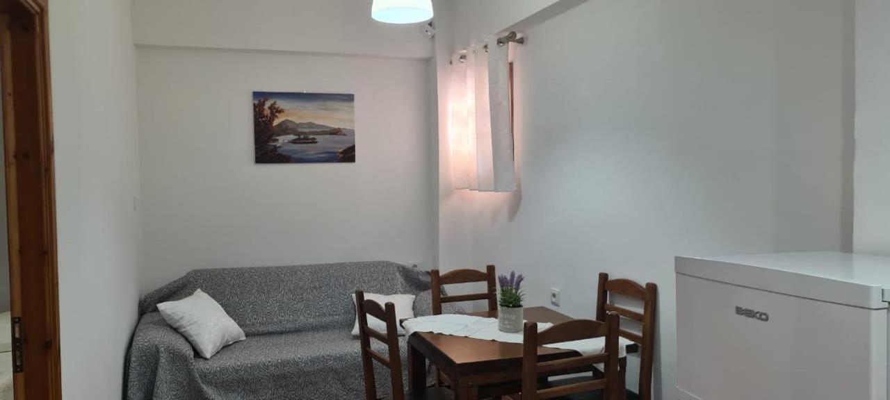 Apart-Hotel Llazari Himara Szoba fotó